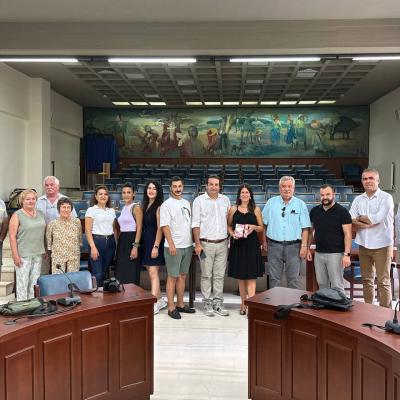 Photo 6003545453339198151 Y