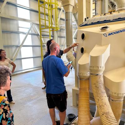 Photo 6005797253152883373 W