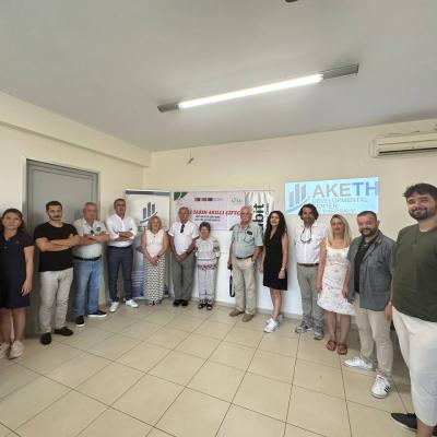 Photo 6003545453339198180 Y